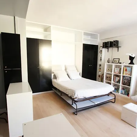 Grand Studio Center Apartment *